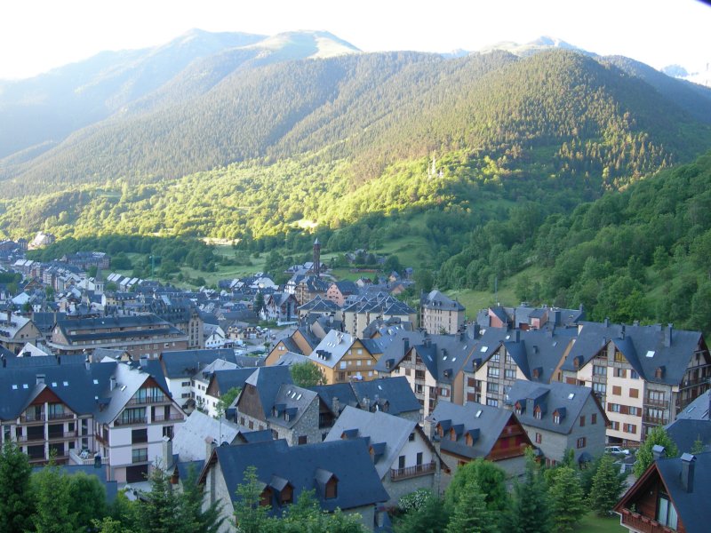 pueblo en los Pirineos